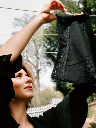 Suší se na slunci, šetrné k přírodě, něžné k pokožce… Takové jsou naše bambusové kalhotky. #telonatelo #bambusovepradlo...